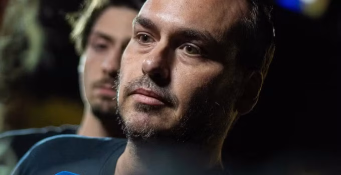 Carlos Bolsonaro critica segurança da PF em hospital onde pai foi operado