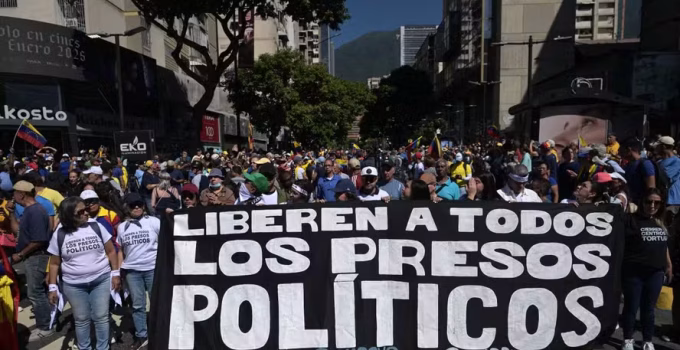 Venezuela: Governo liberta 99 detidos após protestos contra reeleição de Maduro