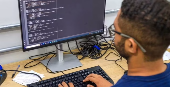 Empresa de Telecomunicações de MG é Condenada a Pagar R$ 277,8 Mil por Uso Ilegal de Software