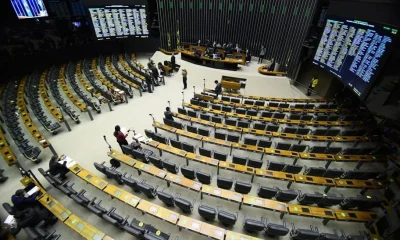 Deputados Federais Gastam Milhões em Viagens "Oficiais" em Meio a Crise Econômica