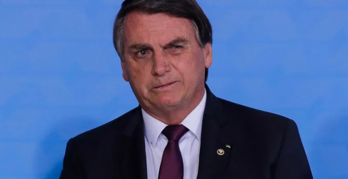 Bolsonaro passa por segunda cirurgia em menos de 72 horas para conter soluços