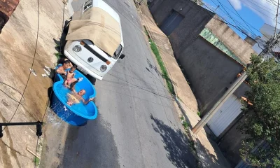 Família Inova e Monta Piscina na Rua em BH para Fugir do Calor Intenso