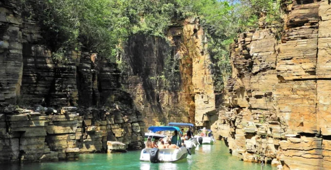 Capitólio: O Paraíso Mineiro que Une Cânions Gigantes e Águas Cristalinas para Aventura e Relaxamento