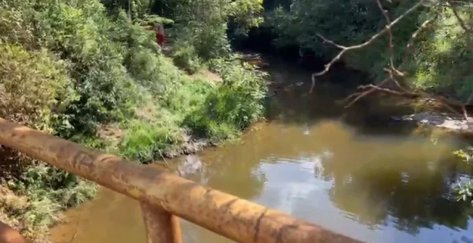 Tragédia em Itabirito: Idoso de 62 anos morre afogado durante passeio familiar em córrego na Grande BH
