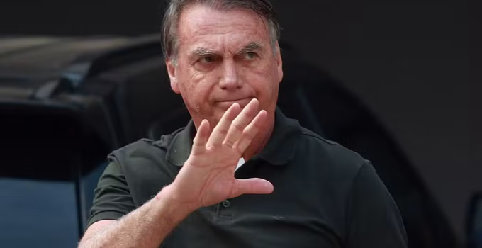 Bolsonaro tem alta prevista para após o Ano Novo após novos procedimentos médicos