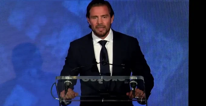 Banqueiro investigado por fraudes bancárias recebeu Moraes e líderes do Centrão em mansão de luxo