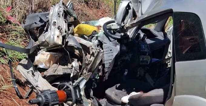 Motorista fica em estado grave após colisão com caminhão na MG-187, em Serra do Salitre