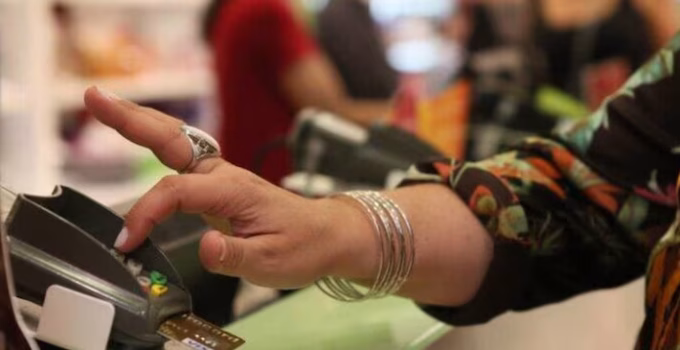 EUA Enfrentam Queda Drástica no Turismo Internacional: Políticas e Percepção Ameaçam Liderança Global