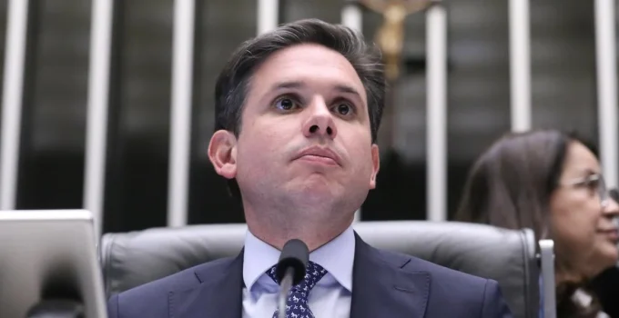 Novo líder da oposição vê "difícil e desconfortável" cenário para Arthur Lira na Câmara