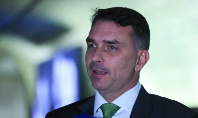 Flávio Bolsonaro chama Moraes de "ser abjeto" e diz que ex-presidente precisa de cuidados fora da prisão