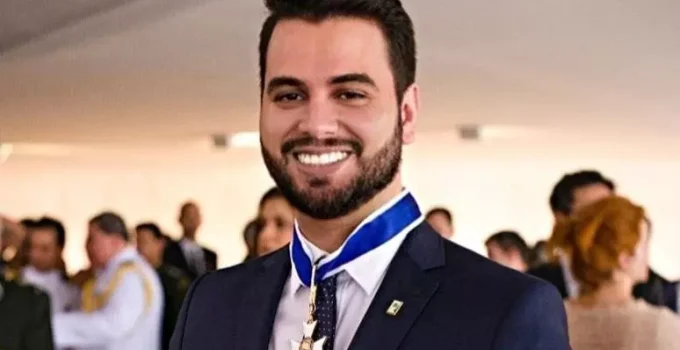 Alexandre de Moraes manda prender Filipe Martins por descumprir prisão domiciliar e proibições em redes sociais