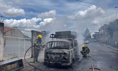 Kombi de feirante pega fogo e é consumida pelas chamas na Região Nordeste de BH