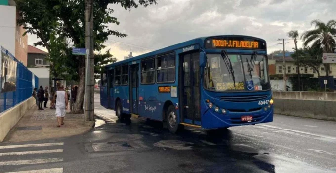 Ônibus com idade acima do permitido circulam em BH no dia do aumento da tarifa