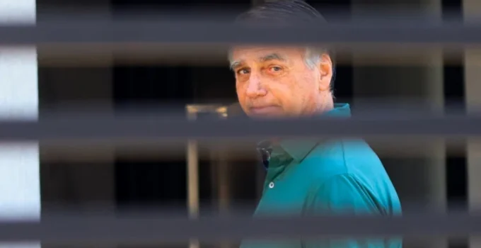 Senador dos EUA pede a Moraes revisão de prisão domiciliar de Bolsonaro