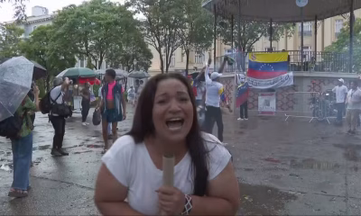 Venezuelanos celebram em BH a captura de Nicolás Maduro com fogos e gritos na Praça da Liberdade