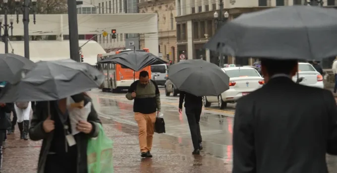 Alerta de Chuvas Fortes: 69 Cidades em MG, SP e RJ Sob Risco Geológico; Defesa Civil em Alerta Máximo