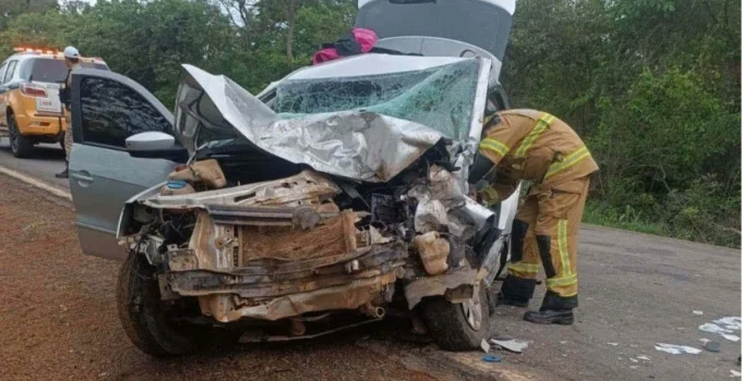 Tragédia na MG-181: Gestante de quase nove meses morre em colisão com caminhão em Brasilândia de Minas