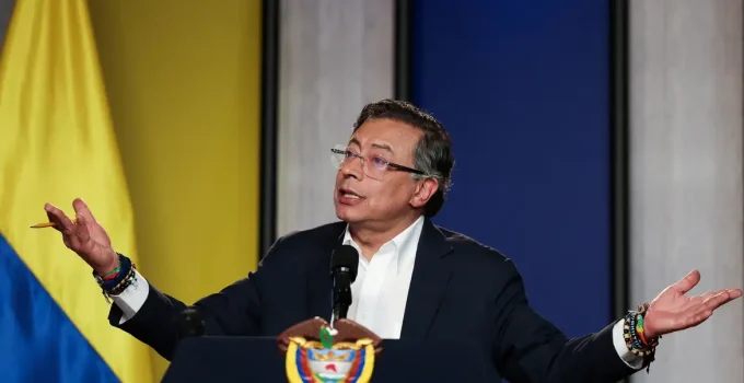 Petro ameaça pegar em armas pela Colômbia após acusações de Trump sobre drogas