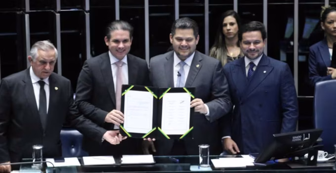 Lula aconselhado a focar em pautas nacionais em evento sobre 8 de Janeiro e evitar polêmica sobre Venezuela