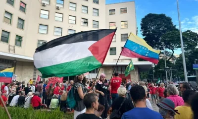 Manifestação em BH relembra 8 de Janeiro com defesa da Venezuela e críticas a veto de PL