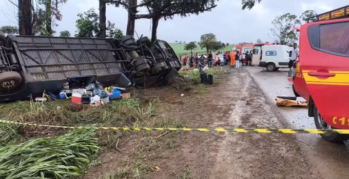Empresa de Excursão Que Causou Acidente com 6 Mortes em MG Não Tinha Registro Oficial