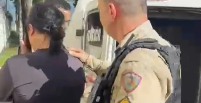 Dona de clínica de bronzeamento em Lagoa Santa é presa e apontada como gerente do tráfico na capital mineira