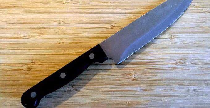 Mulher é presa em BH após esfaquear homem em ponto de ônibus no bairro Nazaré; desentendimento teria começado por olhares