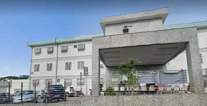 Mulher é presa após esfaquear homem oito vezes em ponto de ônibus em Belo Horizonte; discussão começou por "olhares"