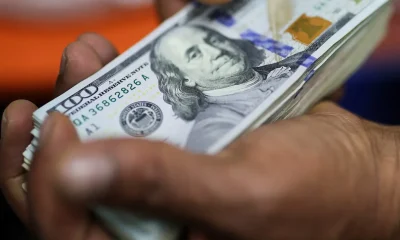 Dólar fecha em leve alta a R$ 5,37 com cenário externo e foco em Powell