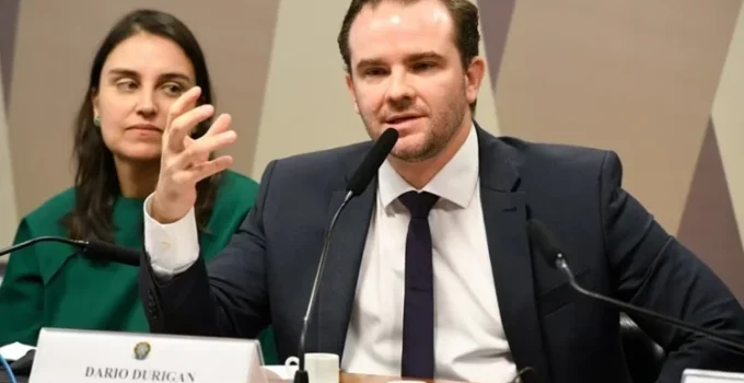 Dario Durigan ganha força para suceder Haddad na Fazenda em meio a movimentações políticas