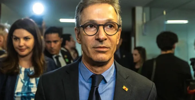 Romeu Zema: 'PT traumatizou Minas Gerais' e enfrenta 'atestado de óbito eleitoral' em 2026