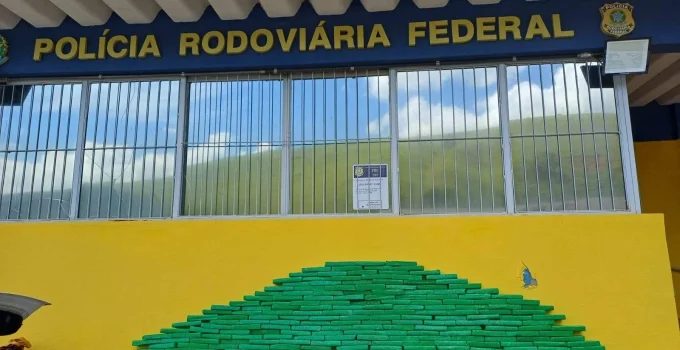 PRF apreende 200 kg de drogas destinadas ao Vale do Aço em Rio Casca; motorista é preso