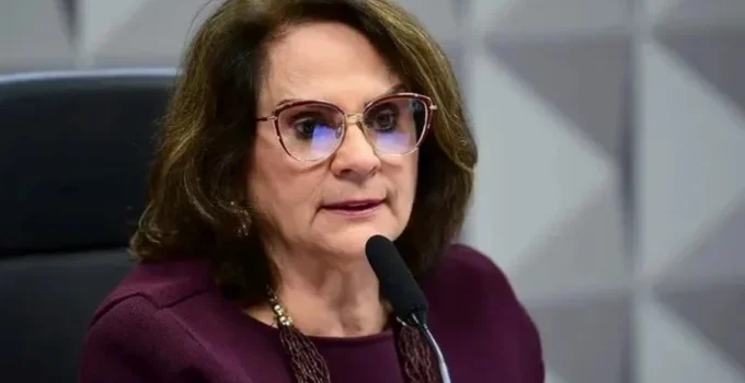 Damares Alves considera "absurda" transferência de Bolsonaro e defende prisão domiciliar