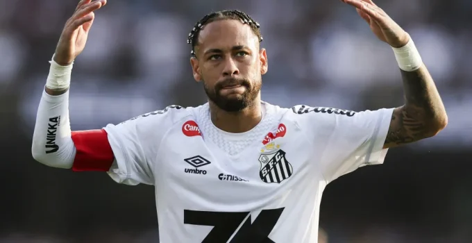 Neymar garante que jogará contra o Juventude mesmo com lesão no joelho e foca em tirar Santos da zona de rebaixamento