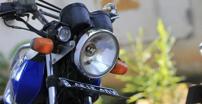 Mulher morre em acidente de moto por aplicativo em BH; condutor usava conta falsa e era inabilitado