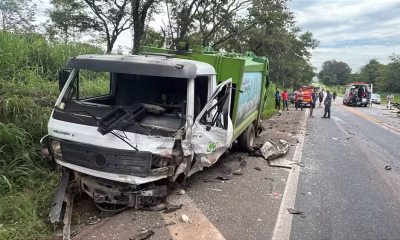 Batida frontal entre carro e caminhão de lixo na MG-050 mata jovem de 27 anos em Itaúna