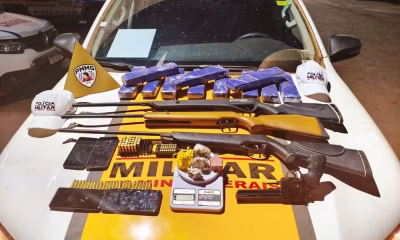 Perseguição em Arinos: Polícia apreende barras de maconha, armas e munições após fuga na MG-202