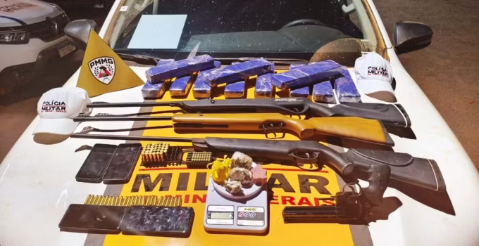 Perseguição em Arinos: Polícia apreende barras de maconha, armas e munições após fuga na MG-202