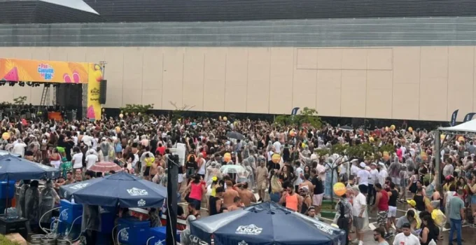 Nem a chuva espanta a folia: Encontro de blocos no Expominas celebra o pré-Carnaval de BH com energia contagiante