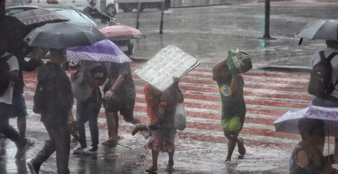 Alerta de Chuva Intensa em BH: Defesa Civil emite aviso válido até sexta-feira com risco de 300 mm
