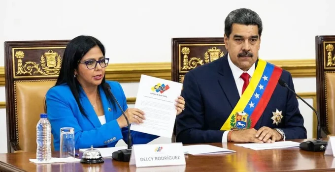 Delcy Rodríguez demite Alex Saab, aliado de Maduro, e extingue Ministério da Indústria na Venezuela