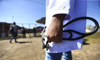 Minas Gerais: 12 Cursos de Medicina de Faculdades Privadas são Penalizados pelo MEC por Notas Baixas no Enamed