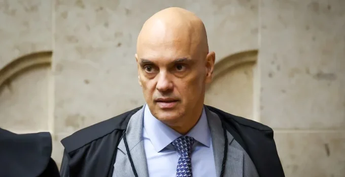 Moraes restringe perícia médica de Bolsonaro e rejeita questões sobre prisão e regime