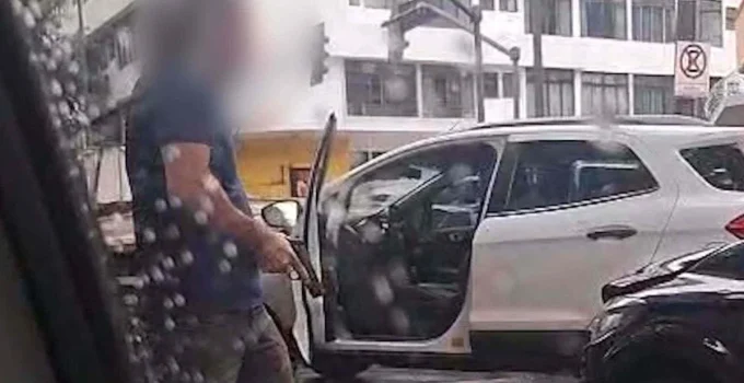 Coronel da reserva da PM e policial penal trocam agressões e fecham trânsito no Centro de BH
