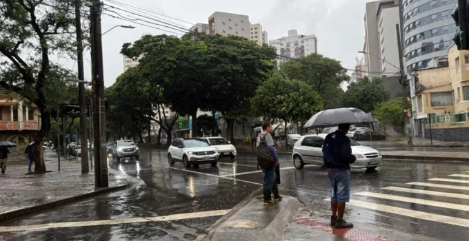Chuva em BH: A precipitação continua até domingo com alerta de temporais e risco geológico