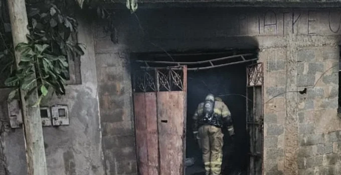 Incêndio em residência na Região Central de Minas Gerais resulta em morte de homem de 41 anos