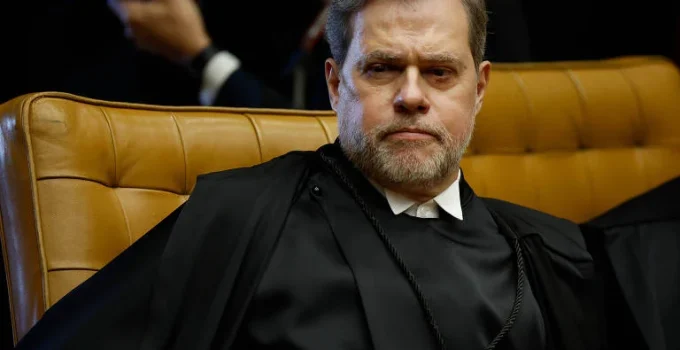 Ministros do STF veem saída honrosa para Toffoli no caso Master