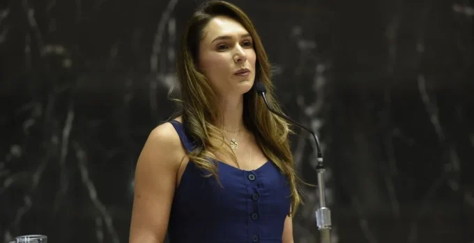 Vice-Governador de MG é acusado de ameaçar deputada e exigir desculpas do marido