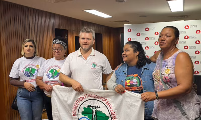 Mulher é atacada a facadas sete vezes pelo ex em padaria de Leopoldina, MG; homem alega ciúmes e é preso