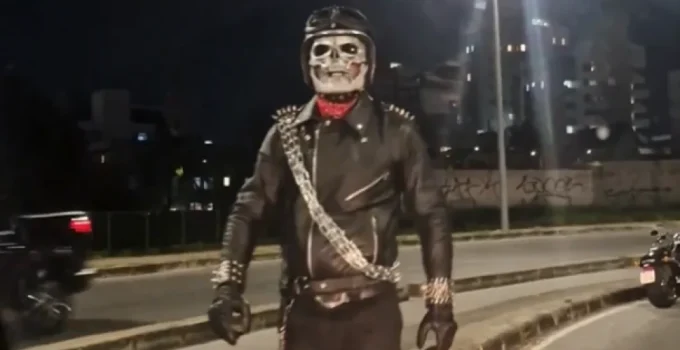 Motoqueiro 'Fantasma' assusta motorista em viaduto de BH; vídeo de 'terror' que virou comédia viraliza